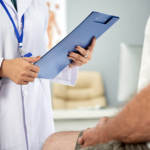 Más allá de la palabra médica